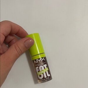 NYX Chillz Lip Oil with Neon Green Cap